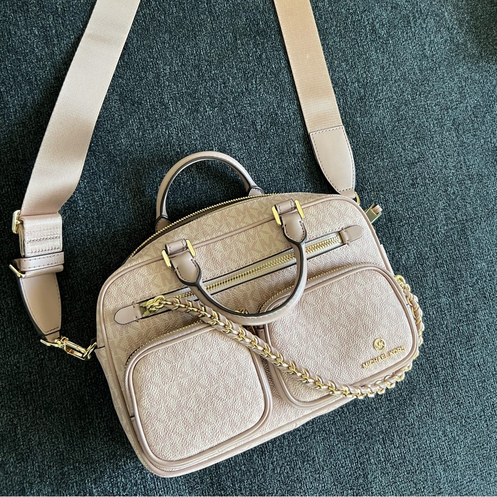 Michael kors crossbody bag